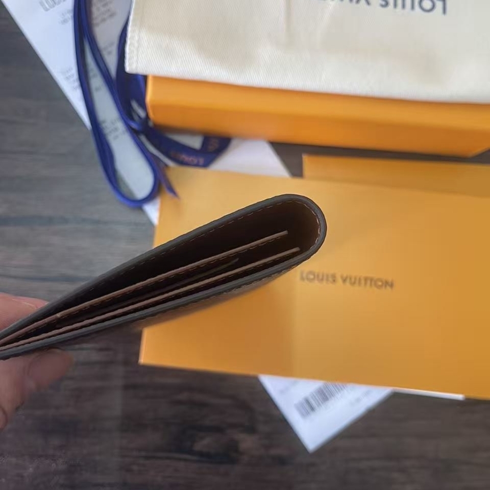 Louis Vuitton Passport Cover - Picture 5 of 11